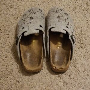 Very Used Size 9 Birkenstock Papillio Clogs